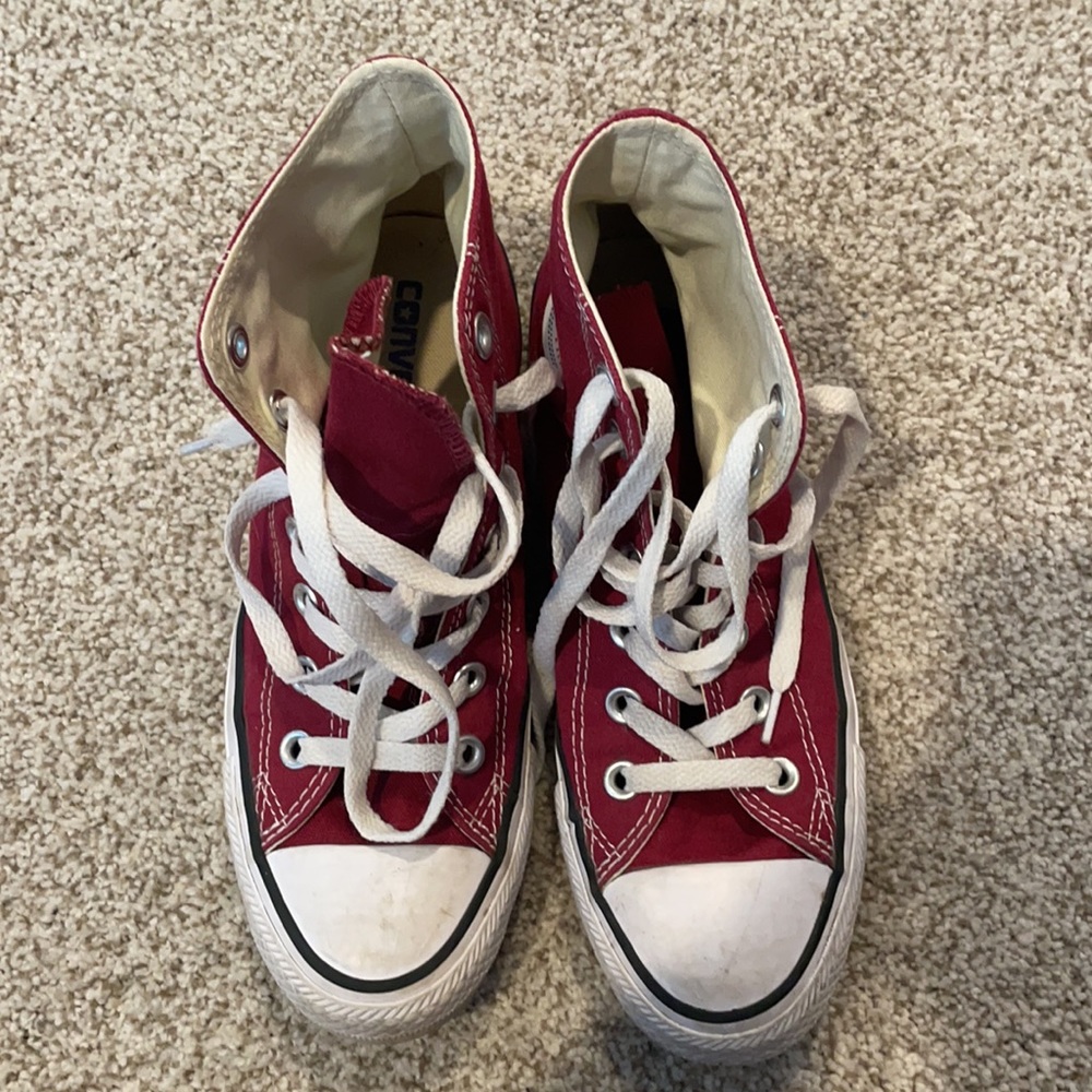 Maroon converse - Picture 5 of 5